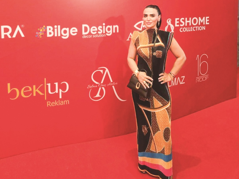 Jam�la Aghayeva :  S�ra D��� Tarz� Ve Özgüvenli Duru�uyla K�rm�z� Hal�da Fark Yaratt� 